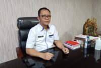 Kepala Dinas Perumahan dan Permukiman Kota Bandarlampung, Yusnadi Ferianto, saat ditemui di ruang kerjanya. (Foto: Agis) 