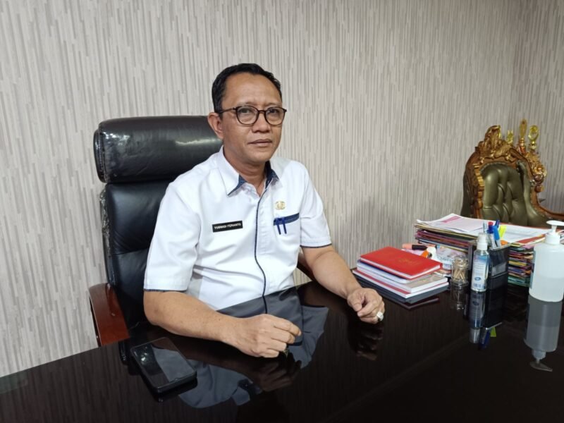 Kepala Dinas Perumahan dan Permukiman Kota Bandarlampung, Yusnadi Ferianto, saat ditemui di ruang kerjanya. (Foto: Agis) 