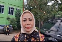 Kepala Dinas Pemberdayaan Masyarakat, Desa dan Transmigrasi (PMDT) Provinsi Lampung, Zaidirina, ketika menjelaskan kepada awak media. Foto: Arsip Luki. 