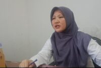 Kepala Unit Pelaksana Teknis Daerah Pemberdayaan Perempuan dan Perlindungan Anak (UPTD PPPA) Provinsi Lampung, Rya Melanie,  ketika diwawancarai di ruang kerjanya. (Foto: Arsip Luki) 