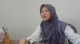 Kepala Unit Pelaksana Teknis Daerah Pemberdayaan Perempuan dan Perlindungan Anak (UPTD PPPA) Provinsi Lampung, Rya Melanie,  ketika diwawancarai di ruang kerjanya. (Foto: Arsip Luki) 