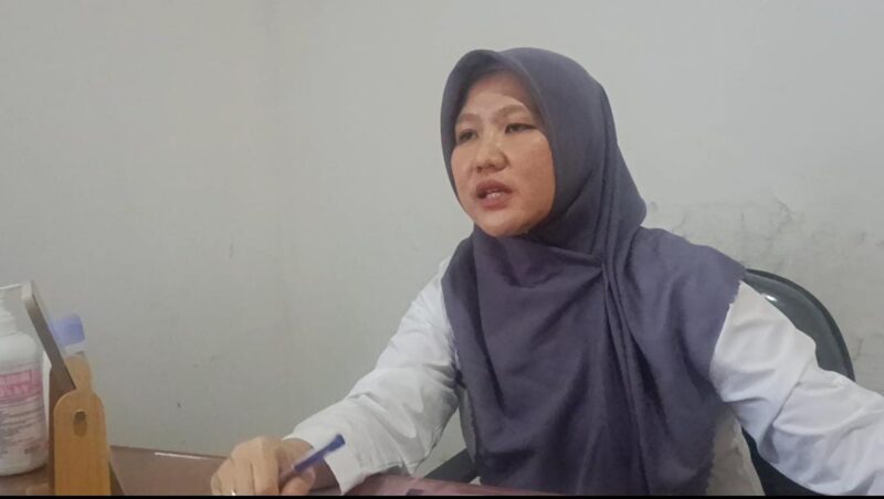 Kepala Unit Pelaksana Teknis Daerah Pemberdayaan Perempuan dan Perlindungan Anak (UPTD PPPA) Provinsi Lampung, Rya Melanie,  ketika diwawancarai di ruang kerjanya. (Foto: Arsip Luki) 
