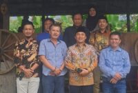 Calon Bupati Lampung Barat, Parosil Mabsus, melakukan konsolidasi dengan jajaran pengurus DPD PAN setempat, dalam menghadapi Pilkada serentak 2024. (Iwan/NK)