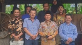 Calon Bupati Lampung Barat, Parosil Mabsus, melakukan konsolidasi dengan jajaran pengurus DPD PAN setempat, dalam menghadapi Pilkada serentak 2024. (Iwan/NK)
