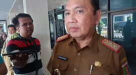 Kepala Dinkes Lampung, Edwin Rusli, ketika diwawancarai awak media. Foto: Luki. 