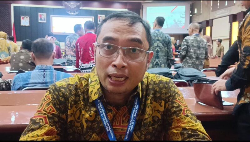 Kadisparekraf Lampung, Bobby Irawan, ketika diwawancarai awak media. Foto: Luki. 