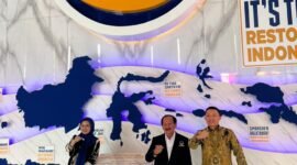 Ketua DPW NasDem Herman HN bersama Ketua DPC PDI Perjuangan Lampung Barat Parosil Mabsus di Kantor DPP NasDem. (Foto: Iwan) 