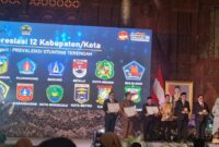 Pemberian Penghargaan Kategori Prevalensi Stunting Terendah 2024 Kota Metro di Semarang. (Ist/NK)