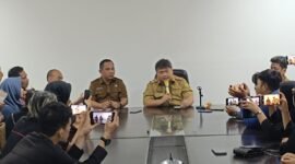 Kepala BPKAD Kota Bandarlampung, M Nur Ramdhan, menggelar konferensi pers di Ruang Rapat BPKAD Bandarlampung. (Foto: Agis) 