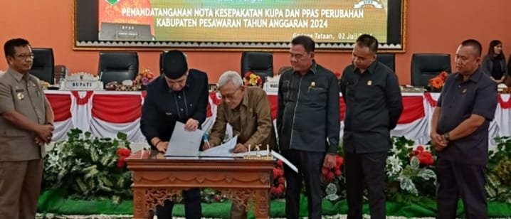 DPRD Kabupaten Pesawaran gelar rapat Paripurna Persetujuan atas Rancangan Perubahan Kebijakan Umum Anggaran dan Rancangan Perubahan Prioritas Plafon Anggaran Sementara (KUA PPAS) APBD Tahun Anggaran 2024. (Soheh/NK)