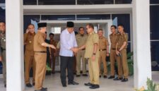 Bupati Lampung Tengah Musa Ahmad, menerima Kunjungan Pj Gubernur Lampung, Samsudin, di Ruang Kerja Bupati, Selasa (2/7/2024). (Asep/NK)