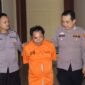 Tersangka SL pedagang buah yang nekat curi motor gadis asal Pringsewu saat digelandang polisi. (Reza/NK)