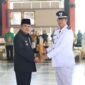 Bupati Lampung Tengah, Musa Ahmad memberikan SK pengukuhan kepada Kepala Kampung. (Ist/NK)