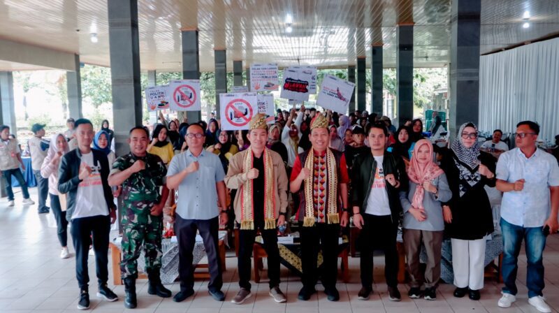 Bawaslu Lampung ketika mendeklarasikan pekon pengawasan partisipatif. (Foto: Humas Bawaslu Lampung)