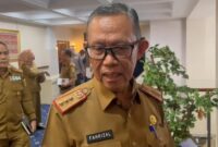 Sekdaprov Lampung, Fahrizal Darminto, ketika diwawancarai awak media. (Foto: Luki)