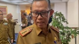 Sekdaprov Lampung, Fahrizal Darminto, ketika diwawancarai awak media. (Foto: Luki)