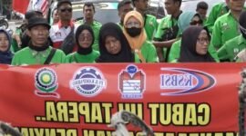 KSBSI ketika melakukan demontrasi. (Foto: Luki) 