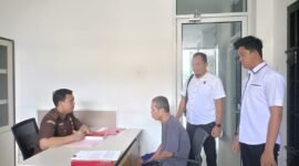 Penyidik Unit Perlindungan Perempuan dan Anak (PPA) Sat Reskrim Polres Pringsewu, resmi melimpahkan tersangka kasus pemerkosaan terhadap anak penyandang disabilitas ke kantor Kejaksaan Negeri Pringsewu, Rabu (10/7/2024).