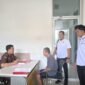 Penyidik Unit Perlindungan Perempuan dan Anak (PPA) Sat Reskrim Polres Pringsewu, resmi melimpahkan tersangka kasus pemerkosaan terhadap anak penyandang disabilitas ke kantor Kejaksaan Negeri Pringsewu, Rabu (10/7/2024).