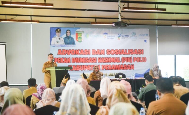 Sekretaris Kabupaten Pesawaran Wildan, saat membuka Advokasi Sosialisasi dan Koordinasi Lintas Sektor Pelaksanaan PIN Polio di Kabupaten setempat di Hotel Kryad Bandarlampung, Selasa (16/7/2024). (Soheh/NK)