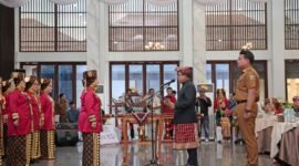 Pj Gubernur Lampung, Samsudin, ketika mengukuhkan Mighrul Lappung Bersatu. (Foto: Adpim) 