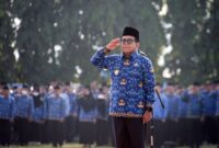 Pj Gubernur Lampung, ketika menjadi pembina upacara. (Foto: Adpim)