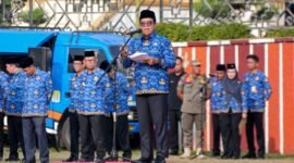 Pj Gubernur Lampung, ketika menjadi pembina upacara. (Foto: Adpim) 