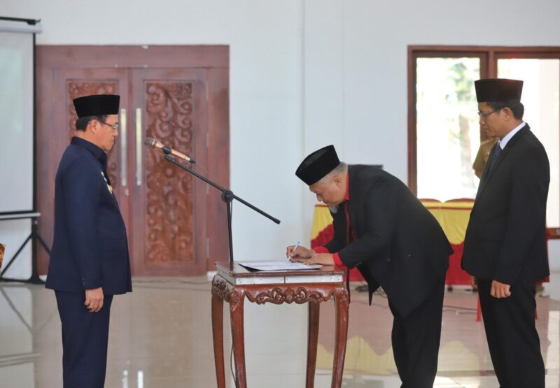 Pelantikan Rudi Rahmadian dan Alamsyah Komisaris dan Direksi BUMD PT Pesagi Mandiri Perkasa. (Ist/NK)