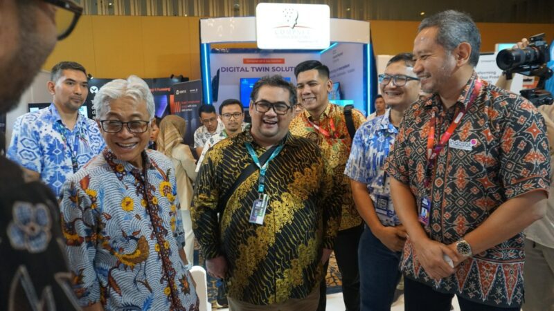 IOH-SKK Migas SVP Head of B2B Strategic Enterprise Account Indosat Lisbon Simangunsong, Kepala SKK Migas Dwi Soetjipto dan EVP Head of Tech Co. Indosat Seno Soemadji saat acara Raker TI di Bali beberapa waktu lalu. (Ist/NK)