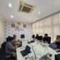 OJK Lampung gelar pertemuan bersama warga Kelurahan Gunung Sari dan Kelurahan Kampung Tempel, korban penyahgunaan data pribadi. (Ist/NK)