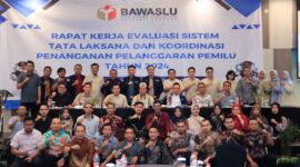 Bawaslu ketika Rapat Kerja Evaluasi Sistem Tata Laksana dan Koordinasi Penanganan Pelanggaran Pemilu Tahun 2024, di Novotel Lampung. (Foto: Humas) 