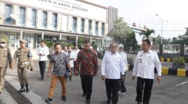Pj Gubernur Lampung, Samsudin, ketika meninjau RSUDAM. (Foto: Diskominfotik Lampung) 