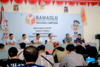 Bawaslu Lampung ketika melakukan Coklit. (Foto: Humas) 