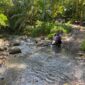 Warga Dusun Pancur Desa Hurun beraktivitas melintasi sungai tanpa jembatan. (Ist/NK)