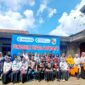 Tiga dosen Fakultas Kebidanan Poltekkes Tanjungkarang, berfoto bersama dengan Sekretaris Dinkes Tubaba, Kader Posyandu, dan guru PAUD di Kecamatan Tulangbawang Udik. (Arie/NK)