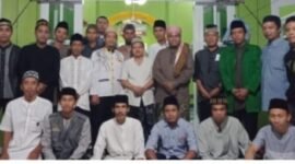 Ketua Risma Dusun Satu Desa Bernung, saat menggelar pertemuan bersama para Risma dari perwakilan tiga dusun, guna membahas persiapan HUT RI tersebut di Masjid Al-Mualim, Minggu malam (29/7/2024). (Soheh/NK)