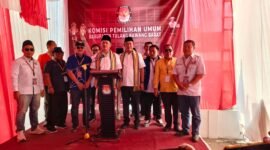 Pasangan Bacalon Bupati dan Wakil Bupati Tubaba Novriwan Jaya-Nadirsyah (NoNa) melakukan konferensi pers usai mendaftar di KPU Tubaba didampingi 11 Partai Politik Parlemen.