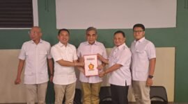 Pasangan Calon Kepala Daerah dan Wakil Kepala Daerah Lampung Barat, Parosil Mabsus dan Mad Hasnurin, menerima surat rekomendasi dari DPP Partai Gerindra. (Ist/NK)