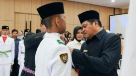 Musa Ahmad Kukuhkan 40 Anggota Paskibraka Lampung Tengah. (Asep/NK)