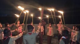 Kwartir Ranting Pramuka Balikbukit memperingati HUT Pramuka ke-63, dengan menggelar ulang janji dan renungan suci. (Iwan/NK)