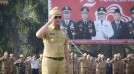 Sekdakab Tubaba, Ir. Novriwan Jaya, SP saat menjadi Inspektur Upacara, Apel Rutin di lingkup Pemkab Tubaba, Senin (19/8). (Arie/NK)