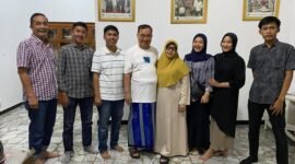 Calon Bupati Tanggamus Moh Saleh Asnawi berfoto bersama Gen Muda. (Ist/Nk)