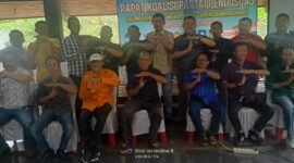 Jajaran ketua dan pengurus Partai Politik yang telah memberikan rekomendasi pencalonan kepada Pasangan Calon Kepala Daerah Novriwan Jaya-Nadirsyah (Nona) melakukan deklarasi Koalisi Cinta Tubaba. (Arie/NK)