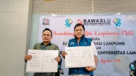 Perkuat Pengawasan, Bawaslu Lampung-IKA Unila Teken MoU.
