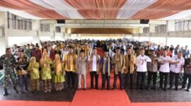 Pj Bupati Tubaba M Firsada berfoto bersama dengan jajaran pengurus PW dan PD Muhammadiyah serta IPM di Sesat Agung Bumi Gayo. (Arie/NK)