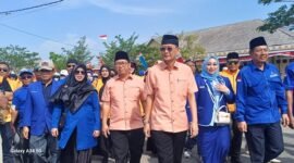 Pasangan Bakal Calon Bupati dan Wakil Bupati Pringsewu Hisbullah Huda resmi mendaftarkan diri ke Komisi Pemilihan Umum (KPU) Kabupaten Pringsewu, Selasa (27/8/2024) sekitar pukul 15.00 WIB. 