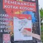 Baliho ajakan memilih kotak kosong pada masa kampanye Pilkada serentak di pinggir jalan Wonosobo-Magelang Desa Candimulyo, Kretek, Wonosobo, Jawa Tengah, Rabu (7/10/2020). (ANTARA FOTO/Anis Efizudin/foc.)