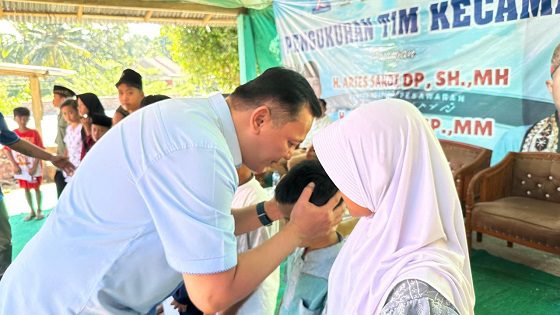 Bakal Calon Bupati Aries Sandi saat pengukuhan tim Kecamatan Way Ratai. Kamis 19 September 2024.