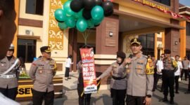 Pelepasan balon ke udara pada HUT ke-76 Polwan Polres Pringsewu. (Ist/NK)