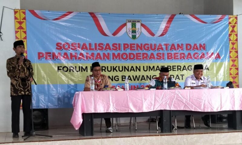 Drs. Muhyidin Pardi, Ketua FKUB Kabupaten Tubaba tengah memberikan sambutan pada kegiatan tersebut. (Arie/NK)